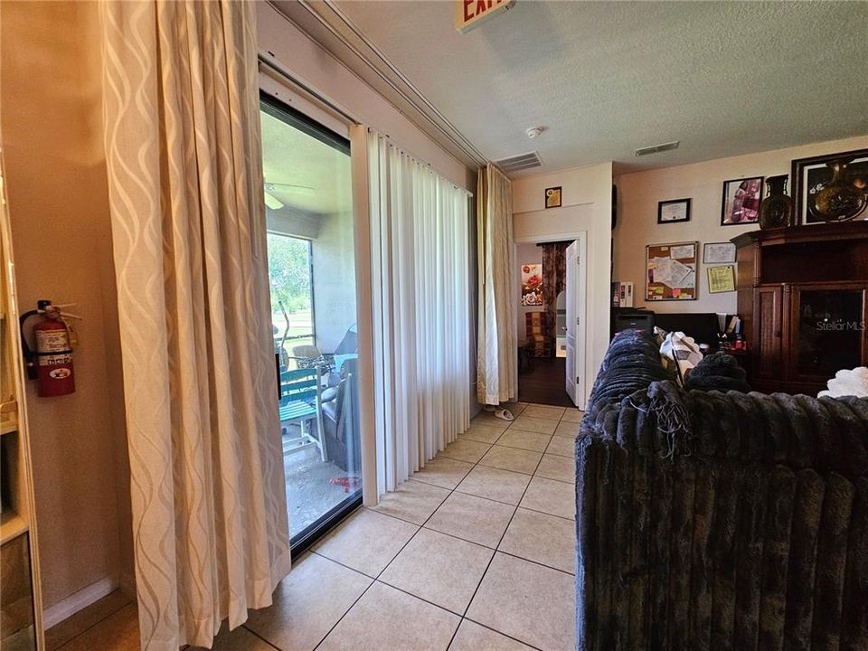 En Venta: $380,000 (4 camas, 2 baños, 1948 Pies cuadrados)