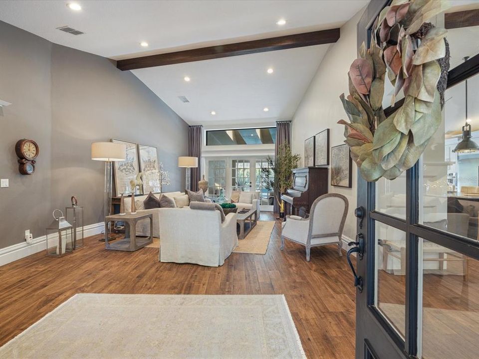 Activo con contrato: $1,150,000 (4 camas, 3 baños, 3263 Pies cuadrados)