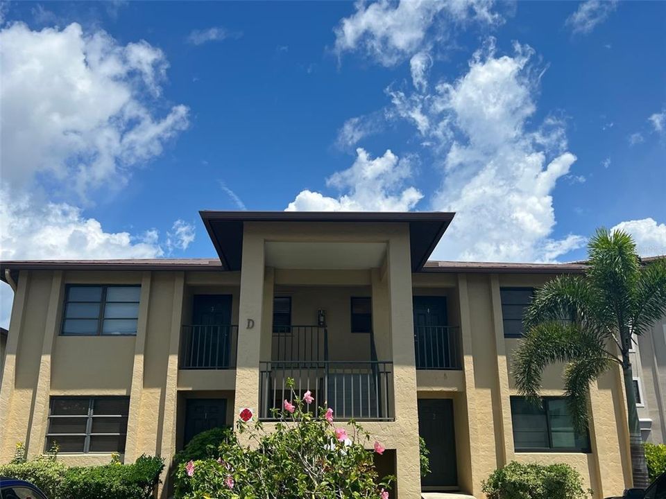For Rent: $1,550 (2 beds, 1 baths, 826 Square Feet)