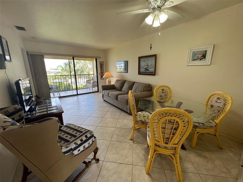 For Rent: $1,550 (2 beds, 1 baths, 826 Square Feet)