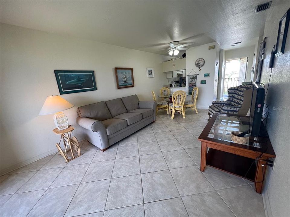 For Rent: $1,550 (2 beds, 1 baths, 826 Square Feet)