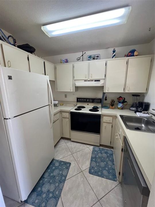 For Rent: $1,550 (2 beds, 1 baths, 826 Square Feet)