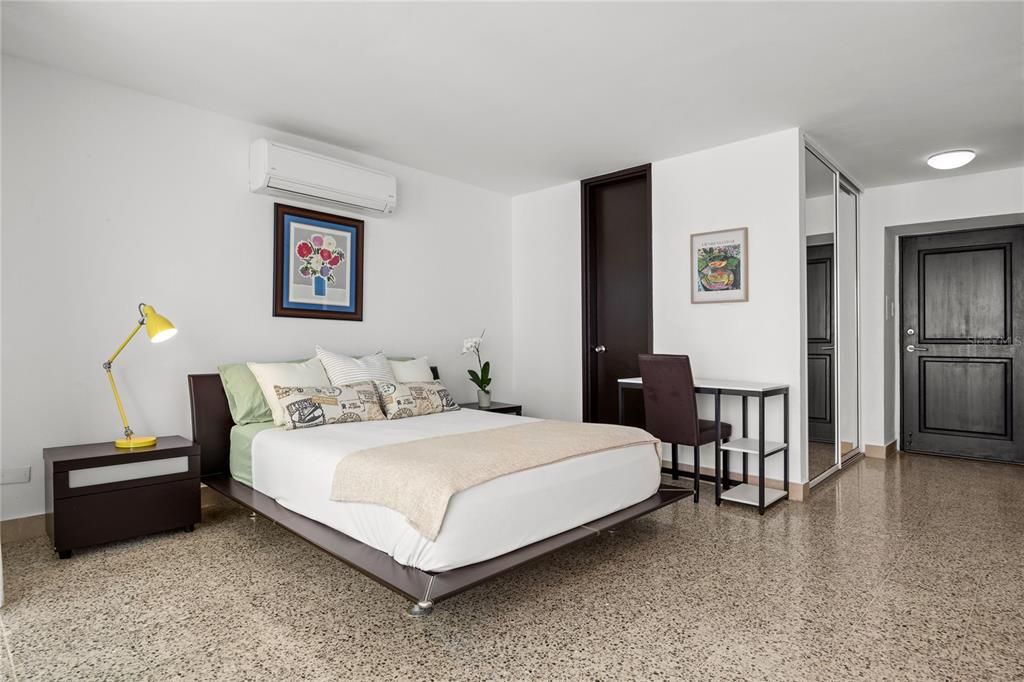 На продажу: $395,000 (0 спален, 1 ванн, 484 Квадратных фут)