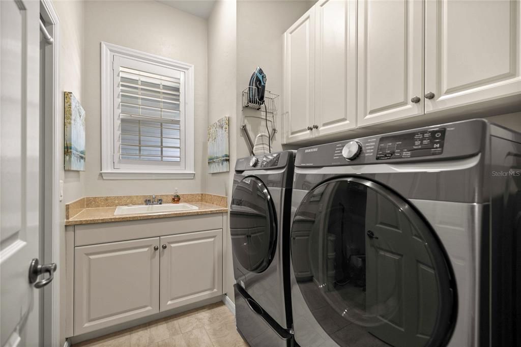 Active With Contract: $549,000 (3 beds, 3 baths, 2389 Square Feet)