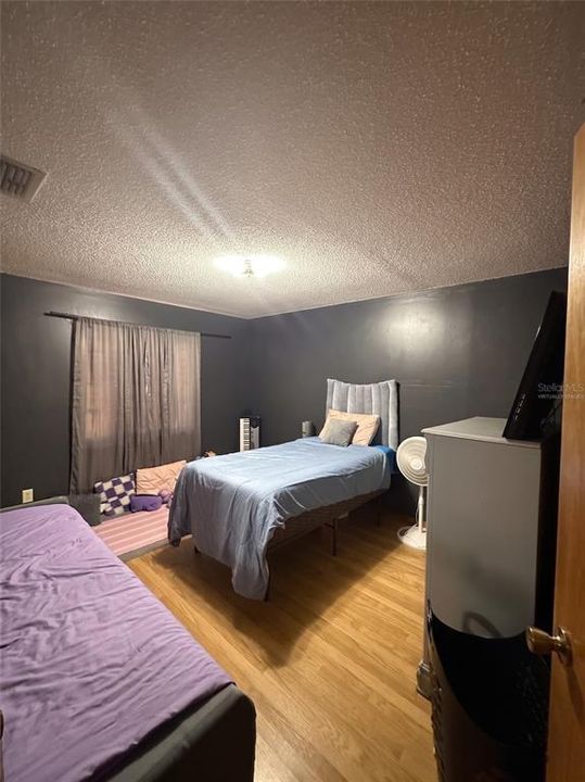 Под контрактом: $269,900 (3 спален, 2 ванн, 1630 Квадратных фут)