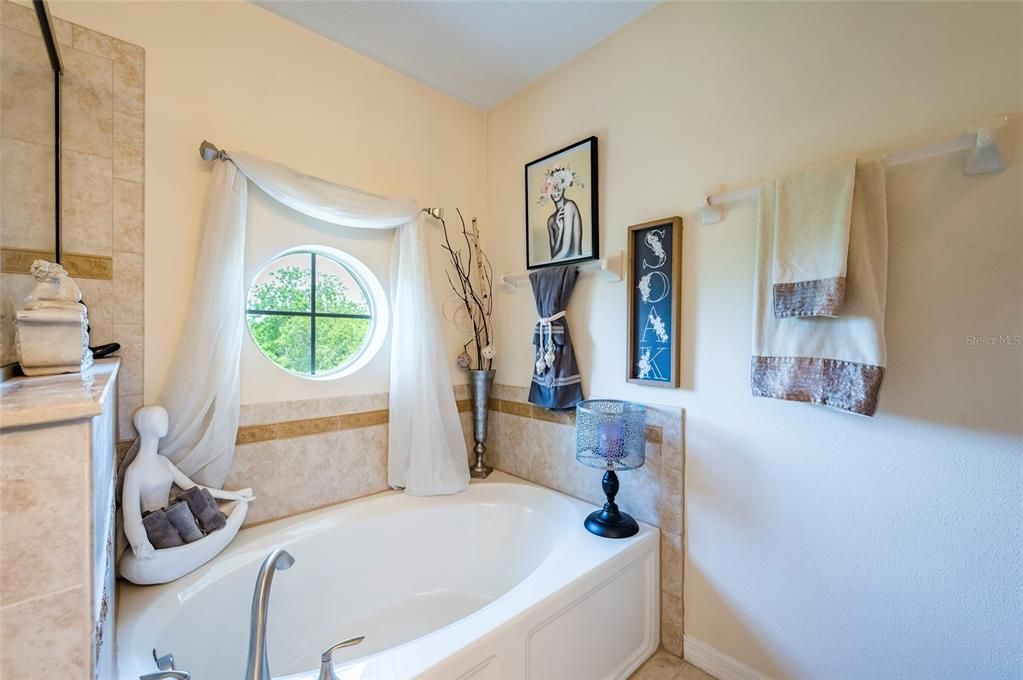 For Sale: $398,000 (4 beds, 3 baths, 2416 Square Feet)