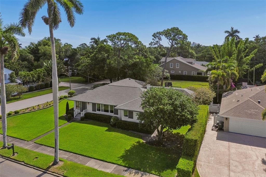 Active With Contract: $684,000 (3 beds, 2 baths, 1904 Square Feet)