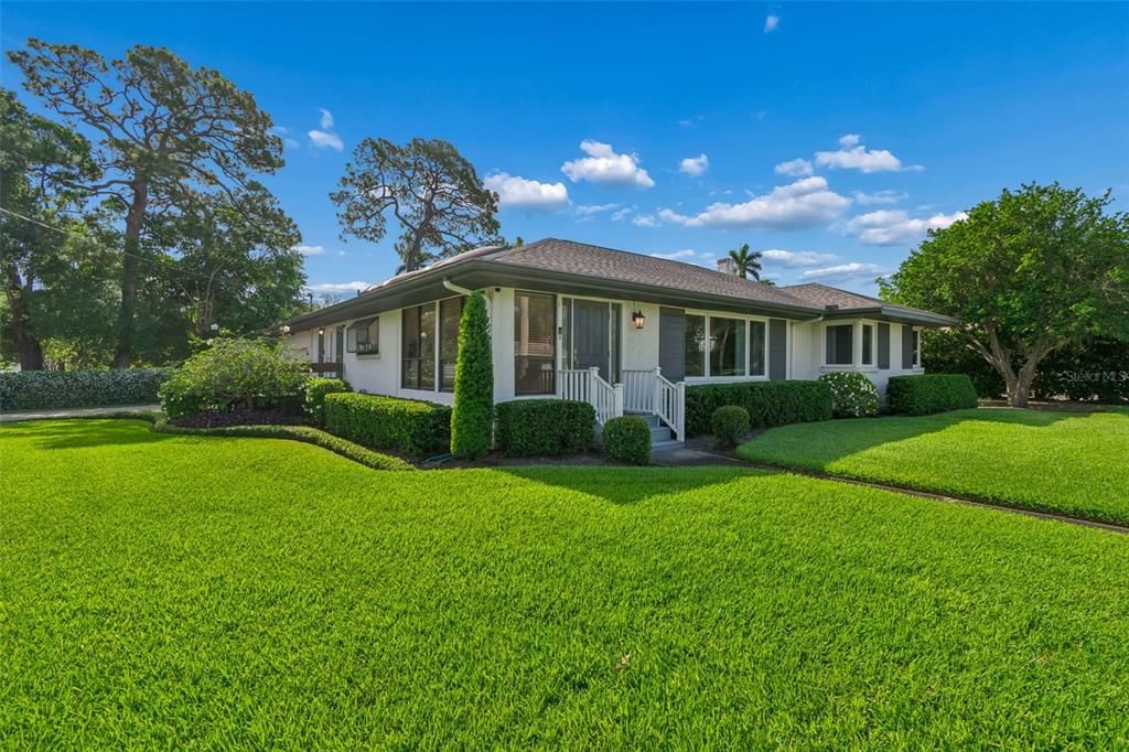 Active With Contract: $684,000 (3 beds, 2 baths, 1904 Square Feet)