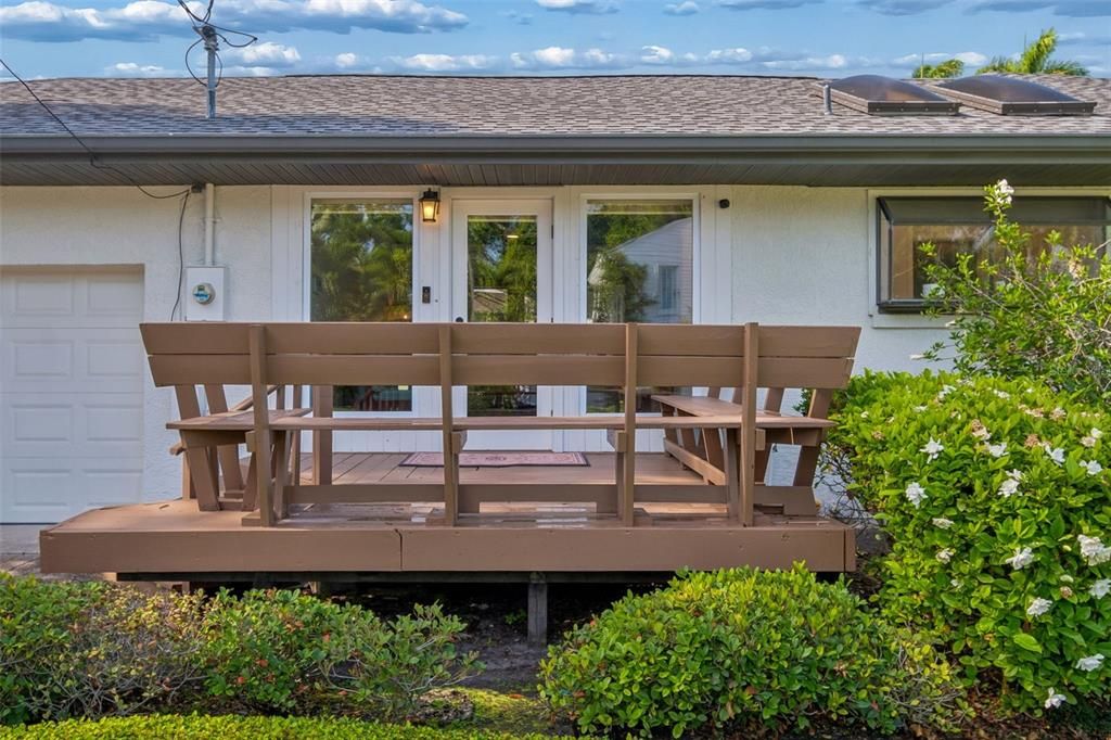 Active With Contract: $684,000 (3 beds, 2 baths, 1904 Square Feet)