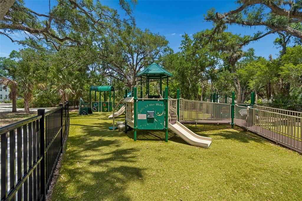 Active With Contract: $684,000 (3 beds, 2 baths, 1904 Square Feet)