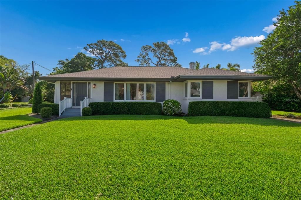 Active With Contract: $684,000 (3 beds, 2 baths, 1904 Square Feet)