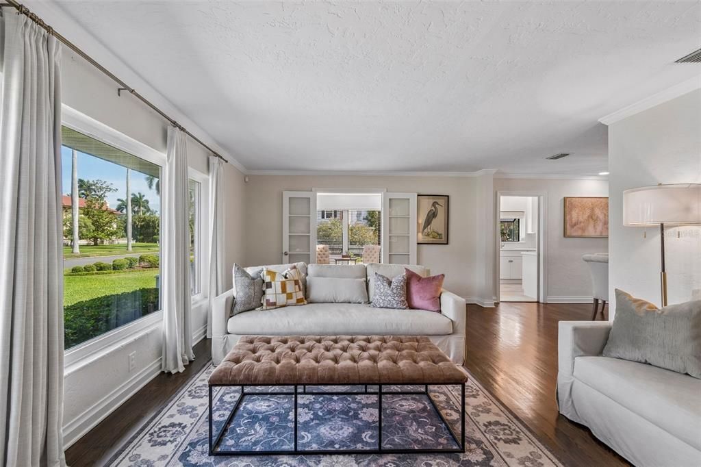 Active With Contract: $684,000 (3 beds, 2 baths, 1904 Square Feet)
