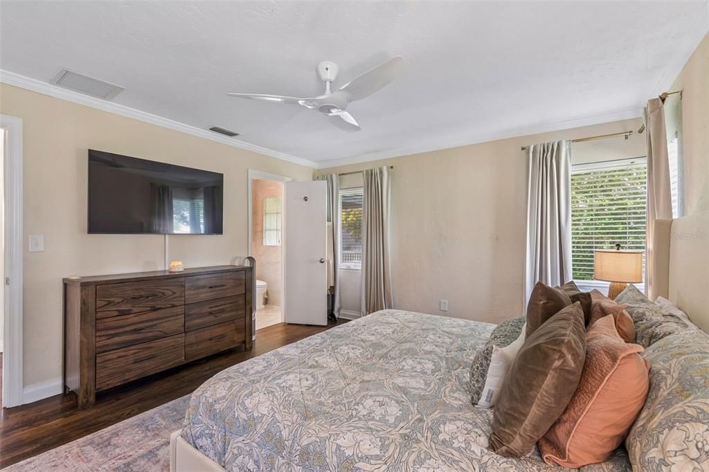 Active With Contract: $684,000 (3 beds, 2 baths, 1904 Square Feet)