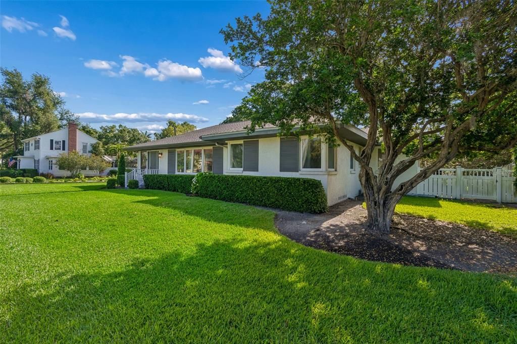 Active With Contract: $684,000 (3 beds, 2 baths, 1904 Square Feet)