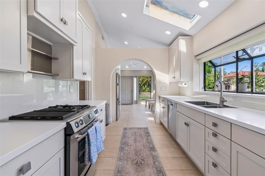 Active With Contract: $684,000 (3 beds, 2 baths, 1904 Square Feet)