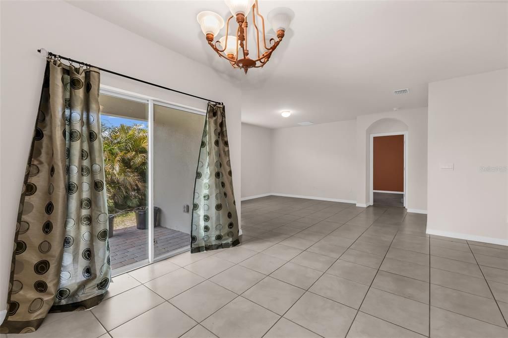 En Venta: $299,900 (4 camas, 2 baños, 1893 Pies cuadrados)