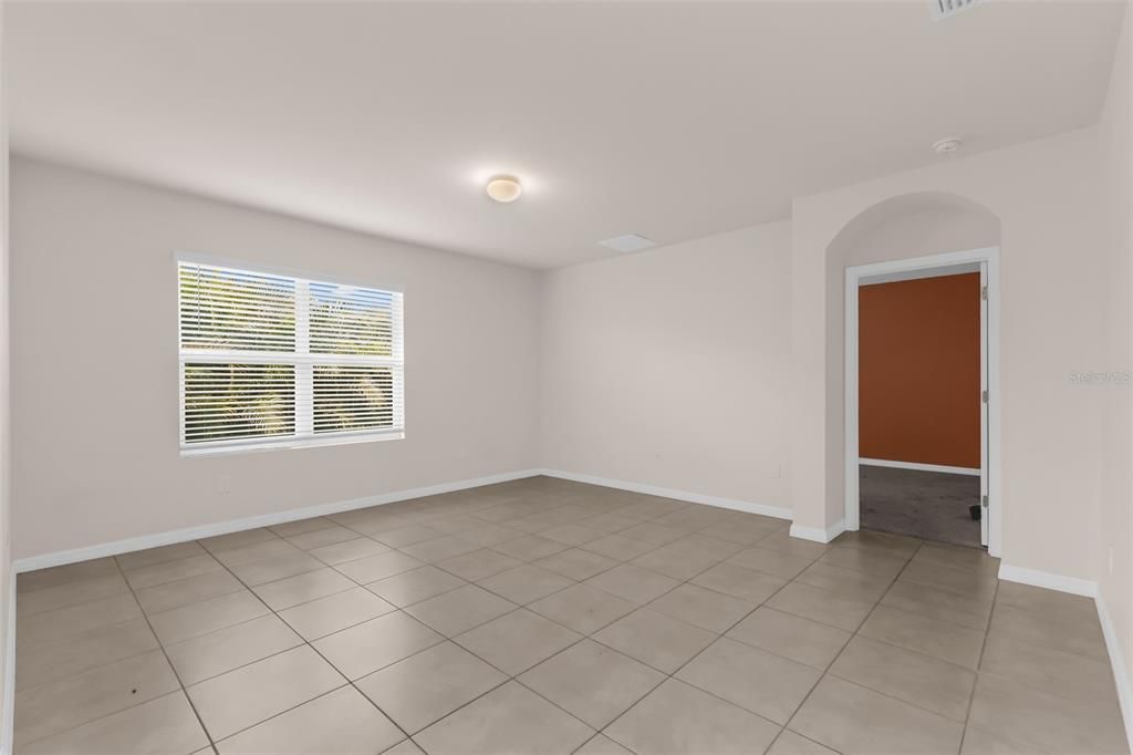 En Venta: $299,900 (4 camas, 2 baños, 1893 Pies cuadrados)