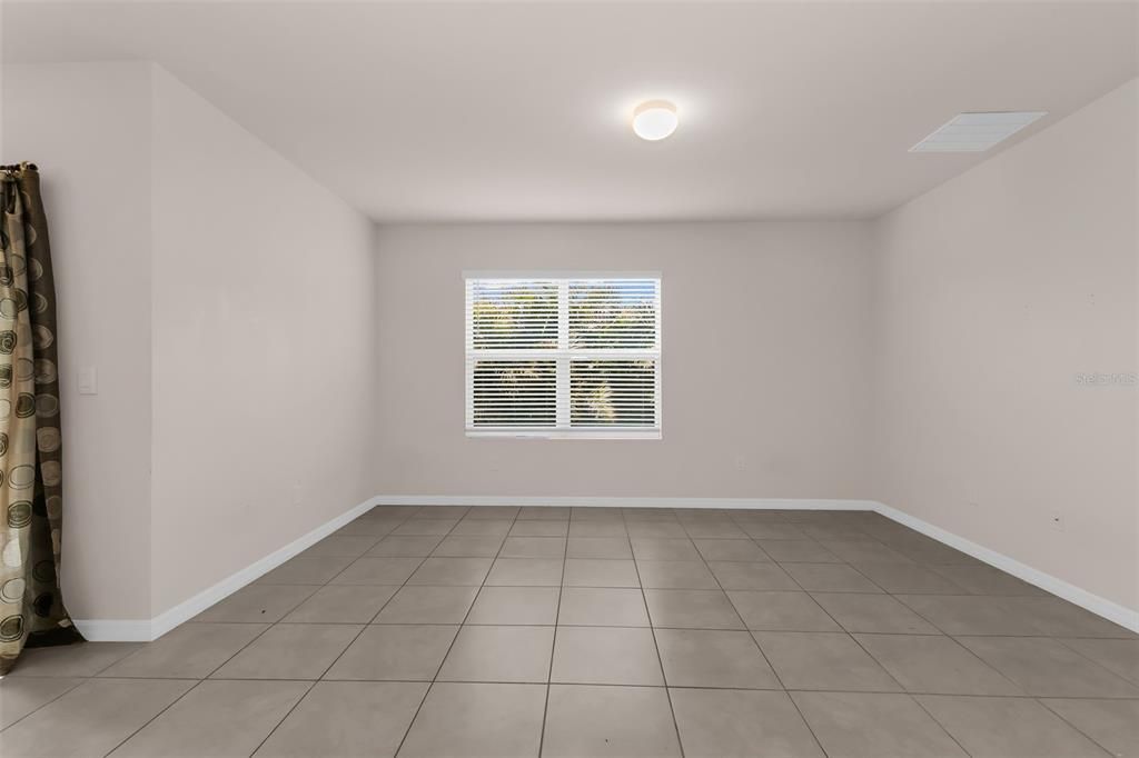 En Venta: $299,900 (4 camas, 2 baños, 1893 Pies cuadrados)