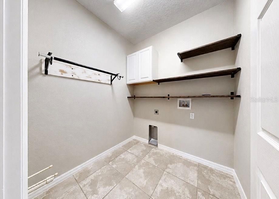 For Sale: $660,000 (4 beds, 2 baths, 2608 Square Feet)