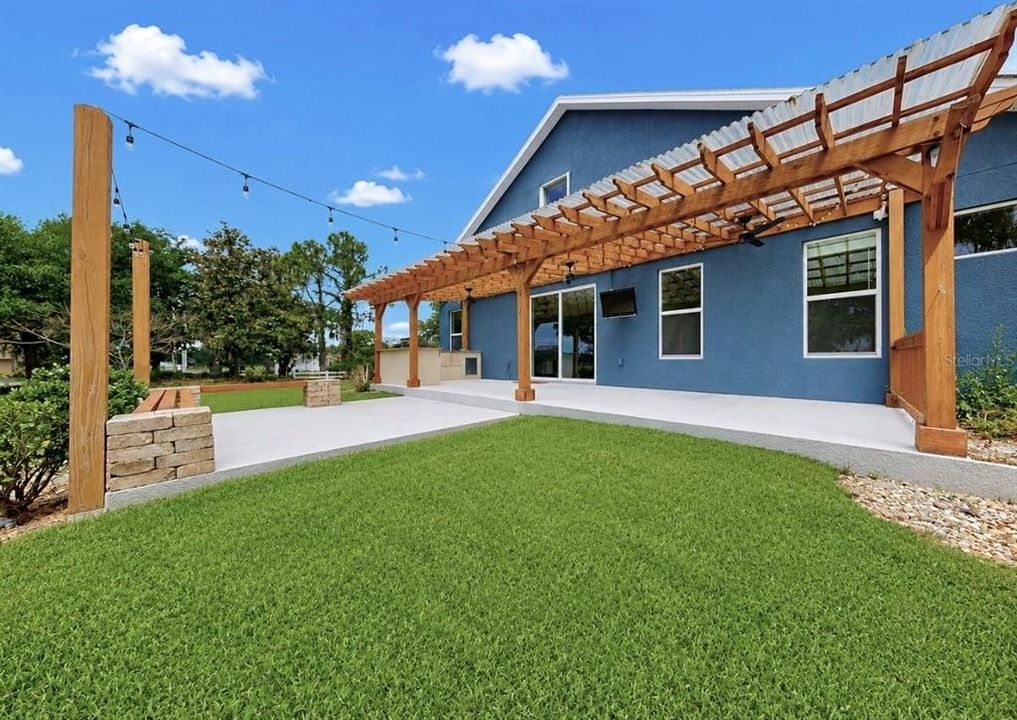 For Sale: $660,000 (4 beds, 2 baths, 2608 Square Feet)
