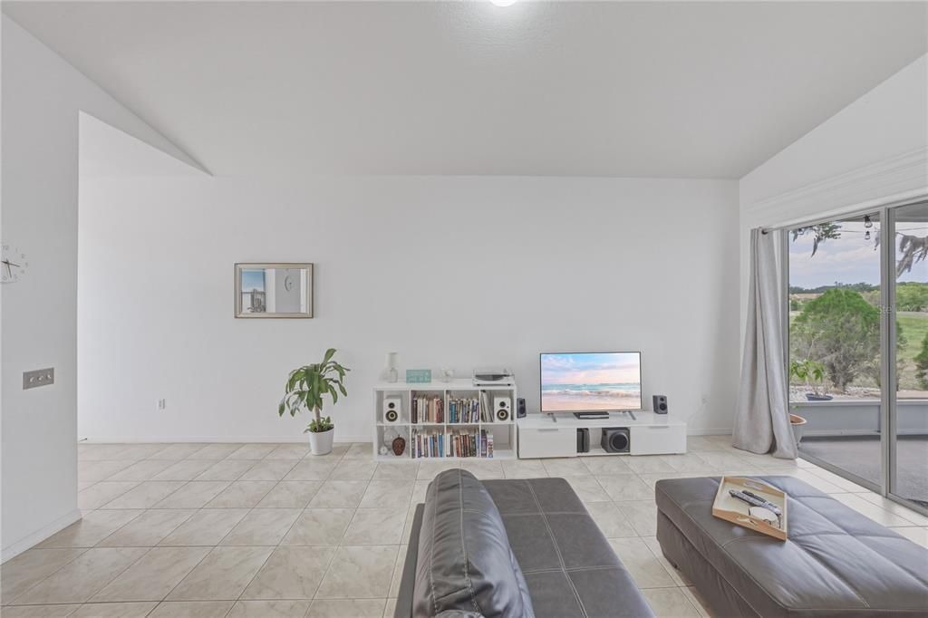 На продажу: $279,900 (2 спален, 2 ванн, 1344 Квадратных фут)