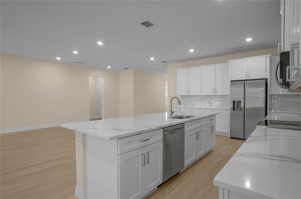 En Venta: $550,000 (4 camas, 3 baños, 2792 Pies cuadrados)