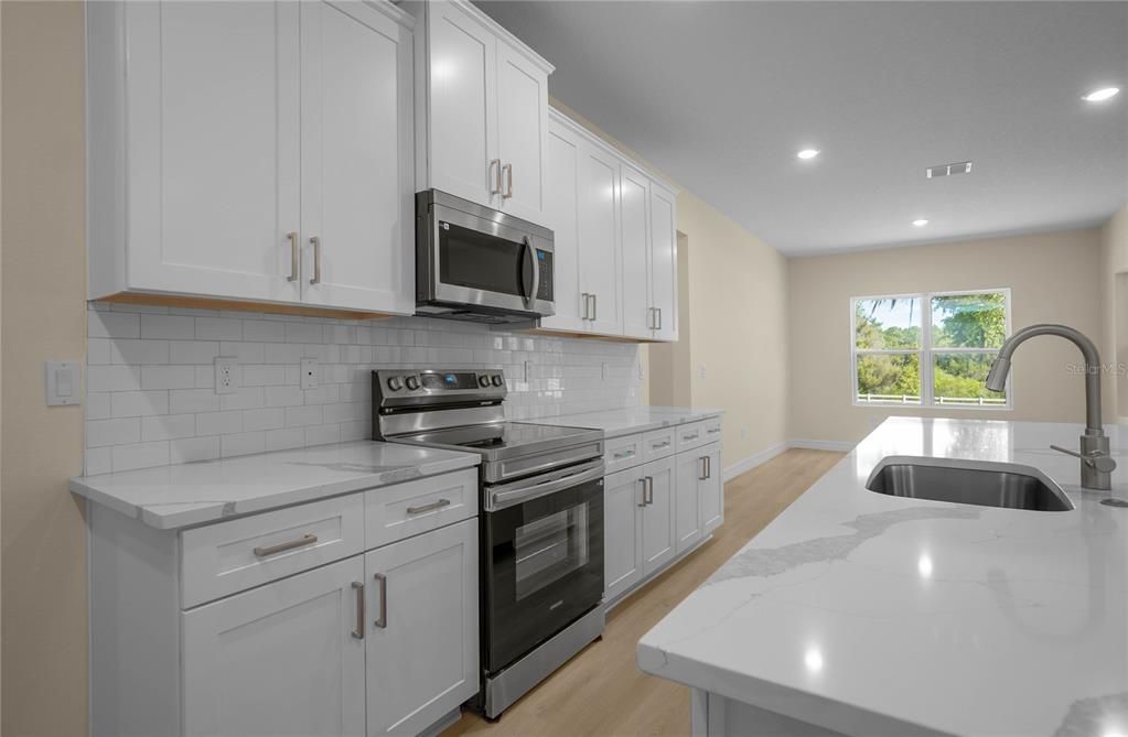 En Venta: $550,000 (4 camas, 3 baños, 2792 Pies cuadrados)