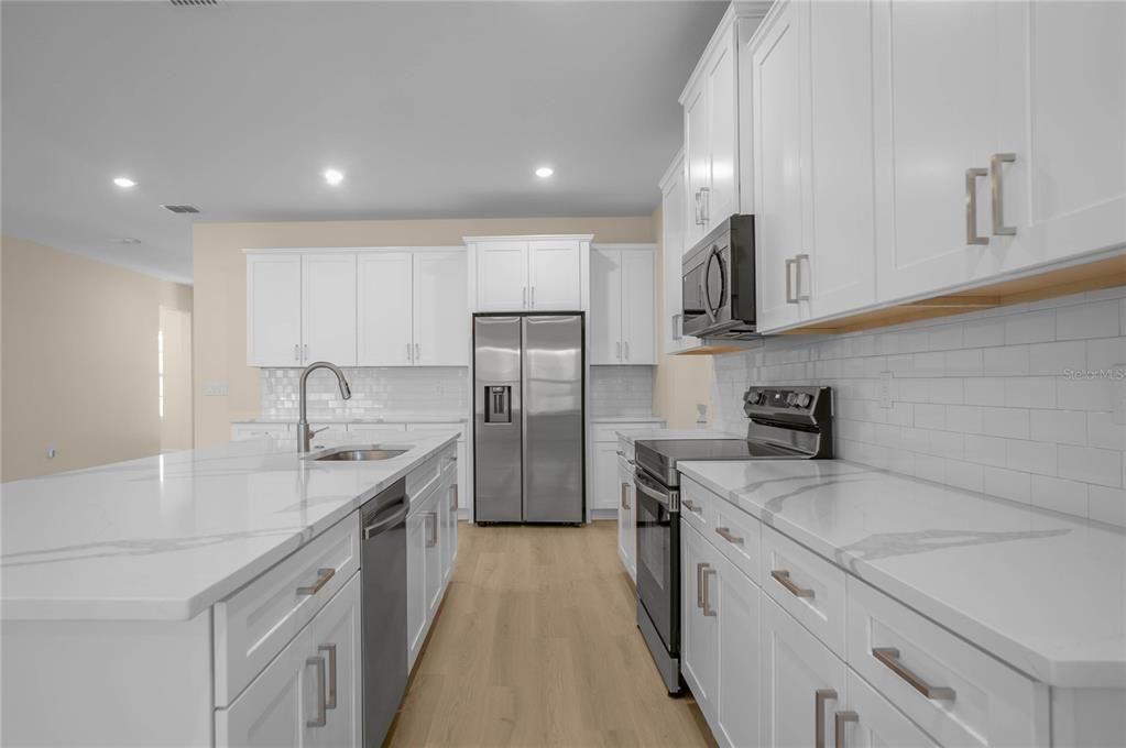 En Venta: $550,000 (4 camas, 3 baños, 2792 Pies cuadrados)