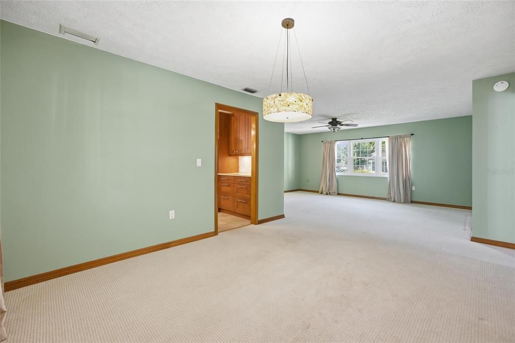 For Sale: $425,000 (4 beds, 2 baths, 2297 Square Feet)