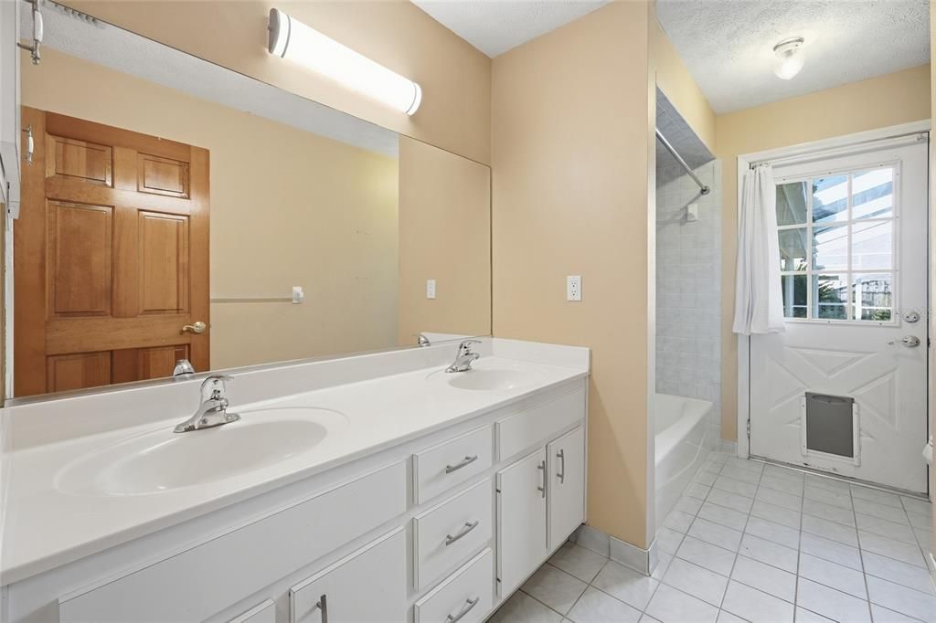 For Sale: $425,000 (4 beds, 2 baths, 2297 Square Feet)