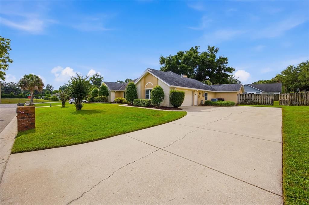 For Sale: $425,000 (4 beds, 2 baths, 2297 Square Feet)