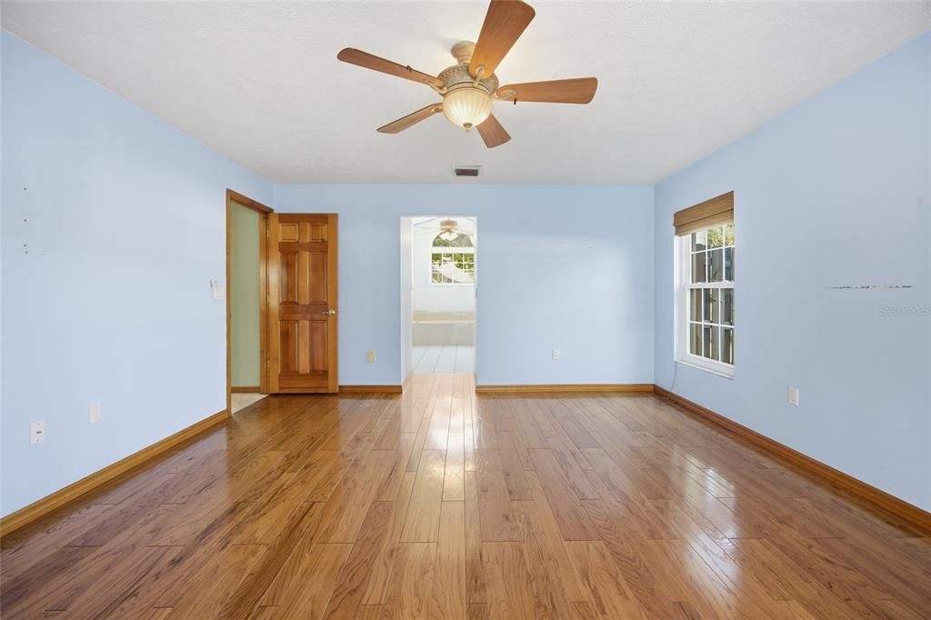 For Sale: $425,000 (4 beds, 2 baths, 2297 Square Feet)