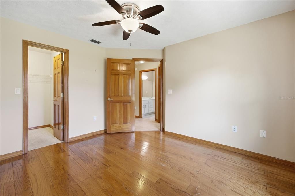 For Sale: $425,000 (4 beds, 2 baths, 2297 Square Feet)