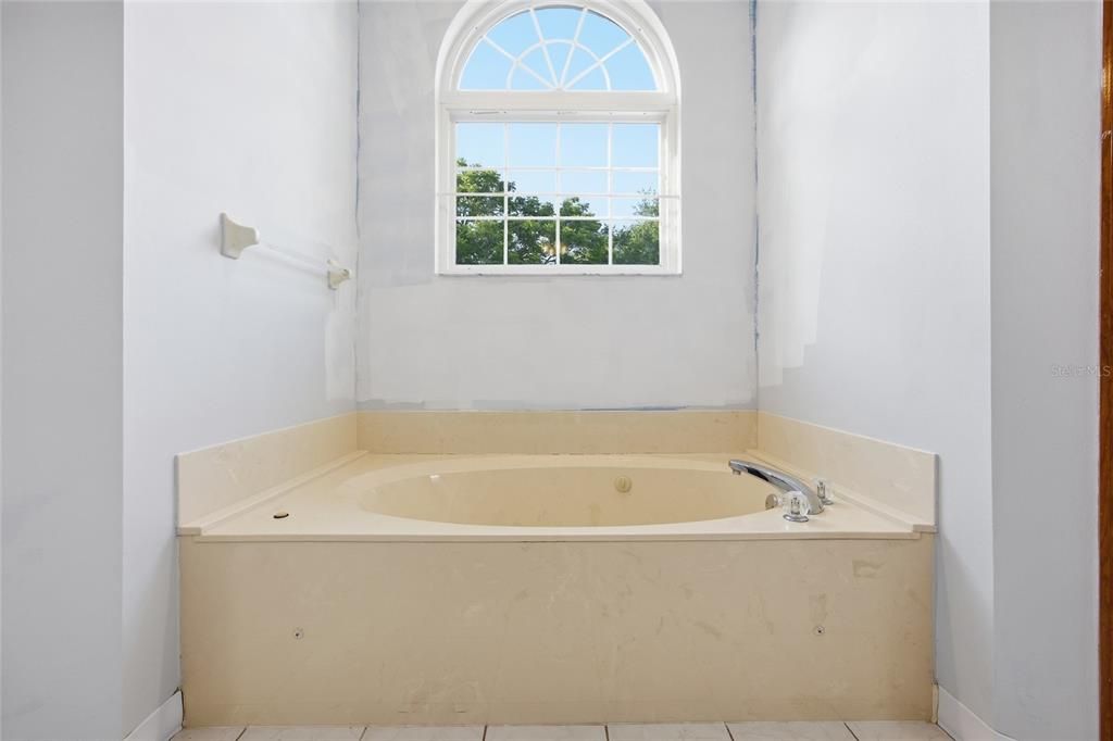 For Sale: $425,000 (4 beds, 2 baths, 2297 Square Feet)