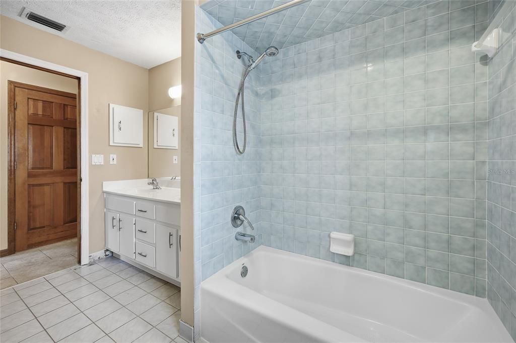 For Sale: $425,000 (4 beds, 2 baths, 2297 Square Feet)