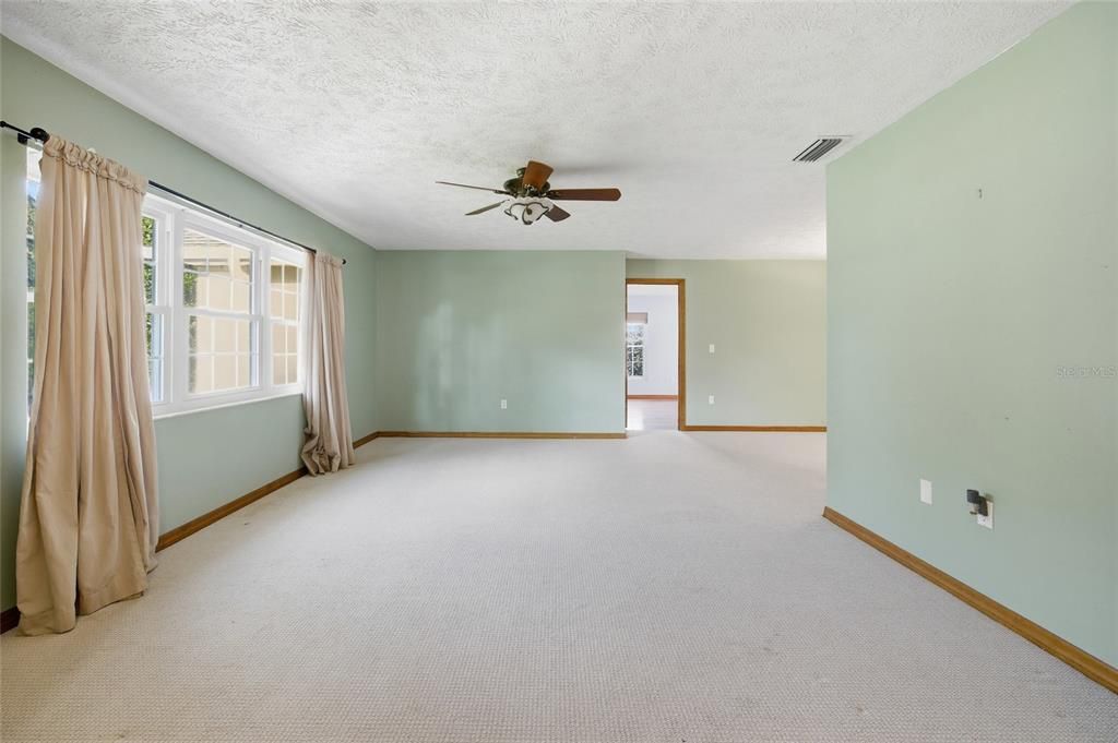 For Sale: $425,000 (4 beds, 2 baths, 2297 Square Feet)