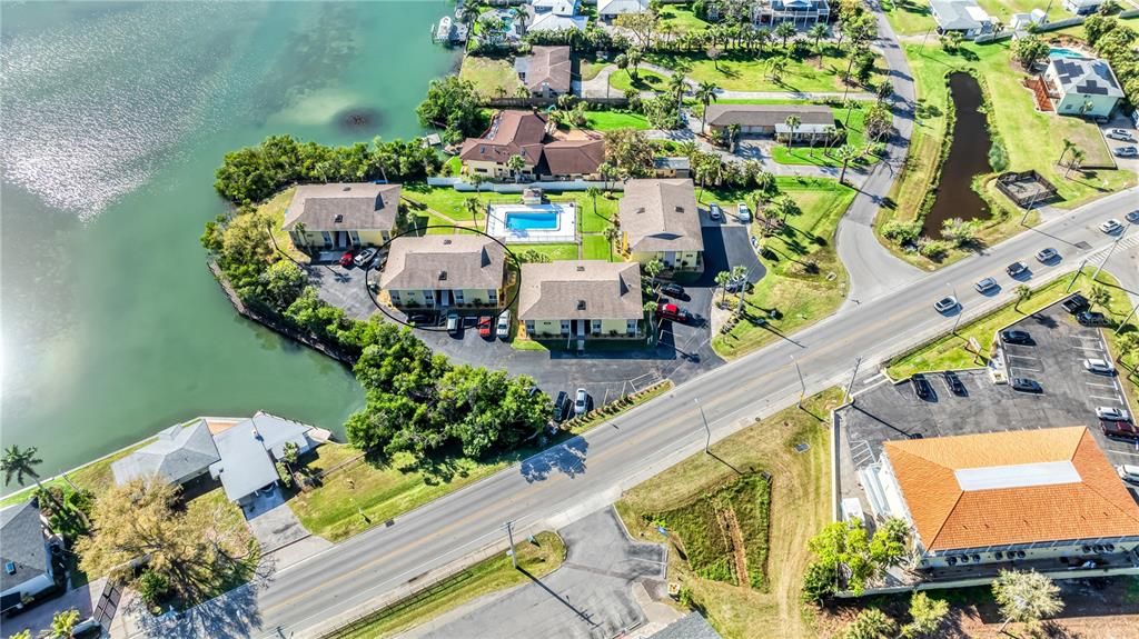 На продажу: $329,000 (2 спален, 2 ванн, 1067 Квадратных фут)
