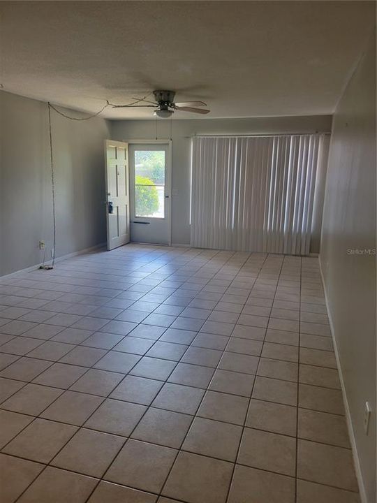 Active With Contract: $1,600 (2 beds, 2 baths, 1100 Square Feet)