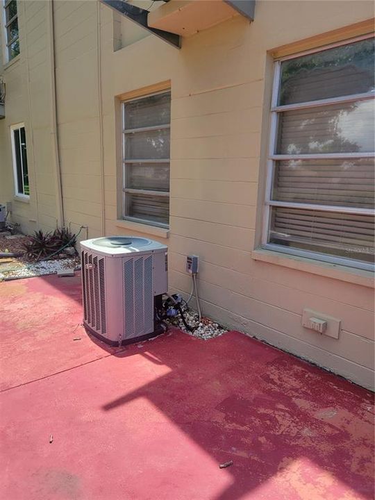 Active With Contract: $1,600 (2 beds, 2 baths, 1100 Square Feet)