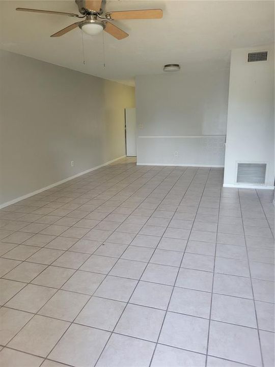 Active With Contract: $1,600 (2 beds, 2 baths, 1100 Square Feet)