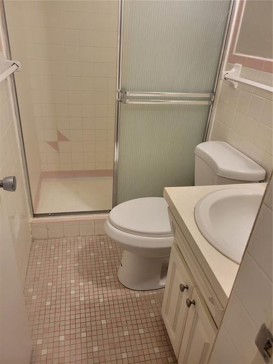 Active With Contract: $1,600 (2 beds, 2 baths, 1100 Square Feet)