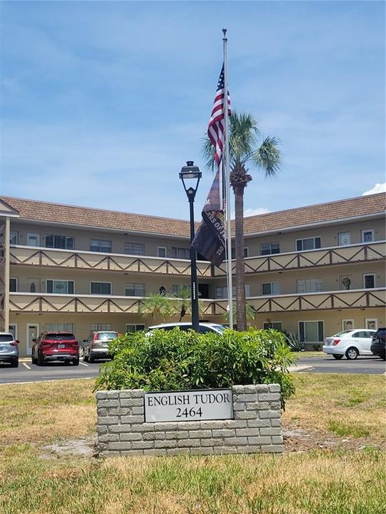 Active With Contract: $1,600 (2 beds, 2 baths, 1100 Square Feet)