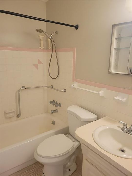 Active With Contract: $1,600 (2 beds, 2 baths, 1100 Square Feet)