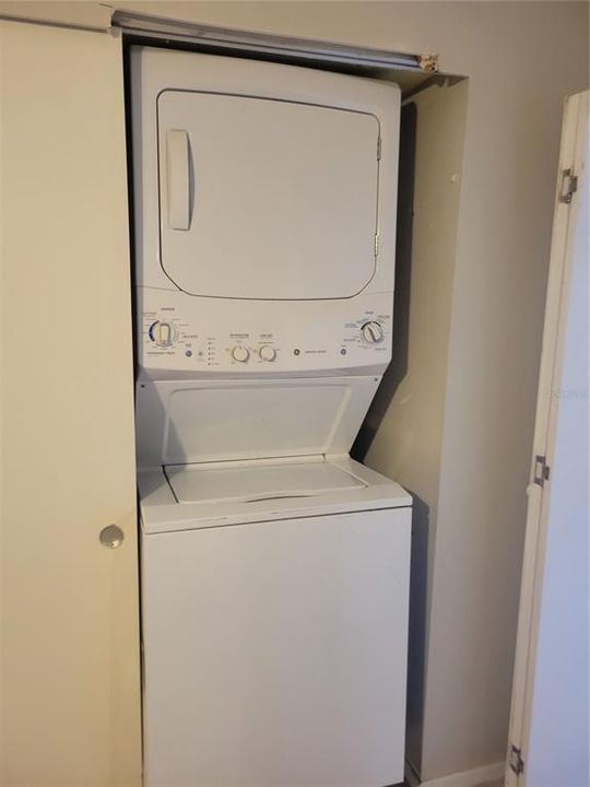 Active With Contract: $1,600 (2 beds, 2 baths, 1100 Square Feet)