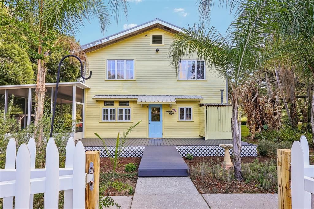 Activo con contrato: $398,000 (4 camas, 2 baños, 2216 Pies cuadrados)
