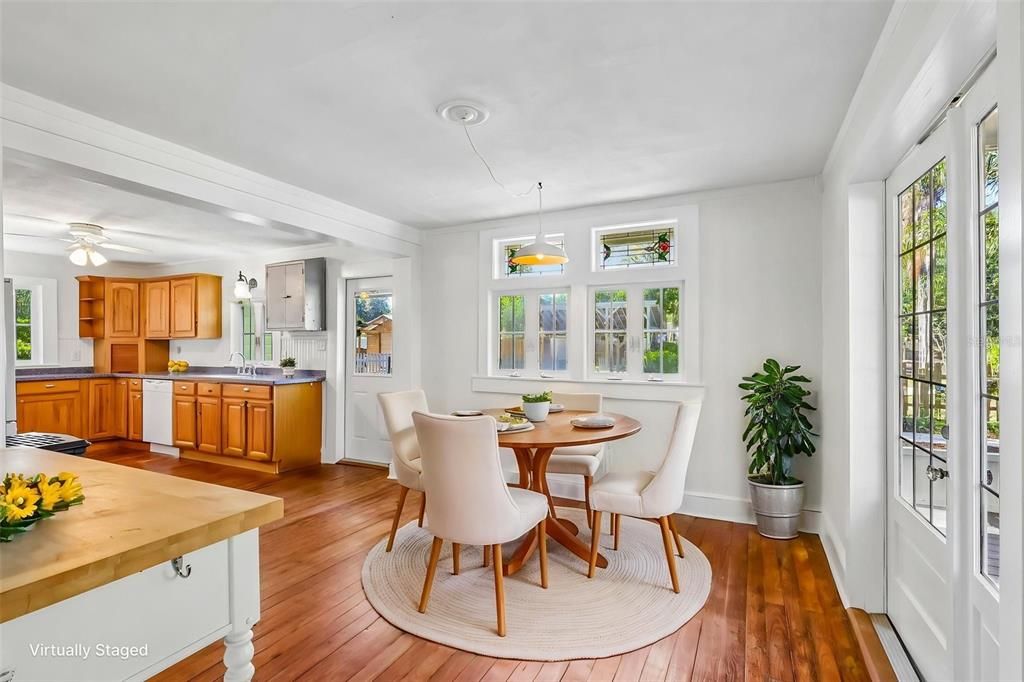 Activo con contrato: $398,000 (4 camas, 2 baños, 2216 Pies cuadrados)