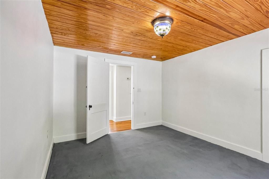 Activo con contrato: $398,000 (4 camas, 2 baños, 2216 Pies cuadrados)