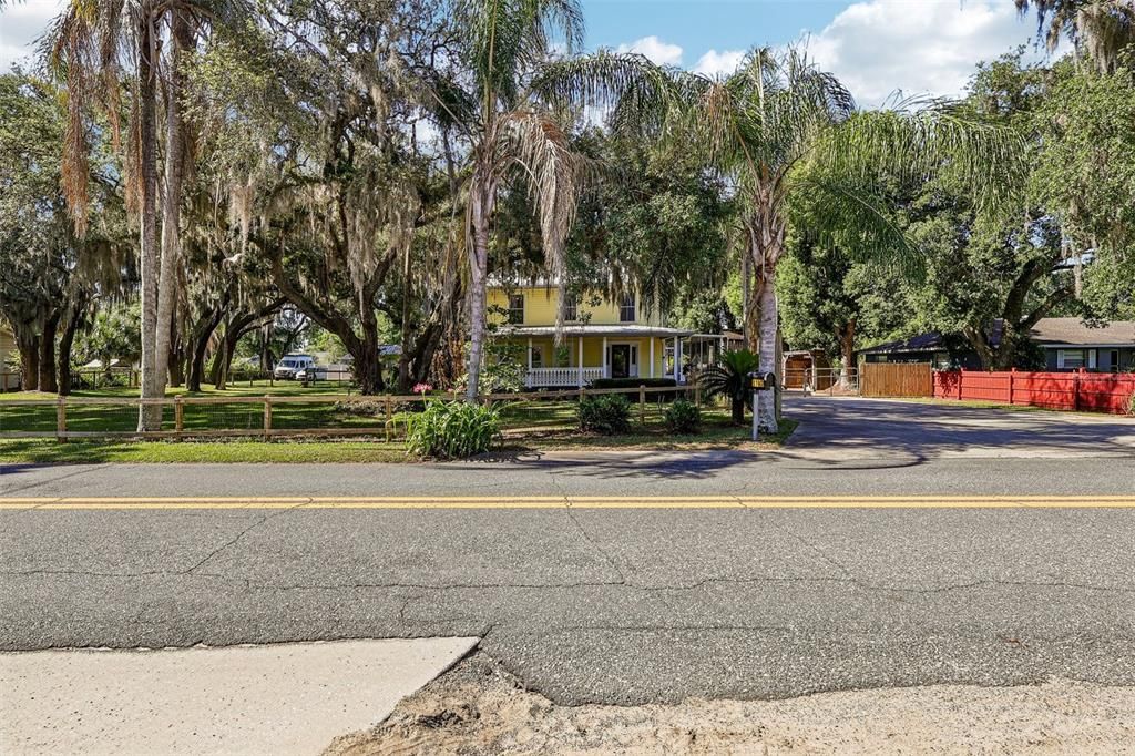 Activo con contrato: $398,000 (4 camas, 2 baños, 2216 Pies cuadrados)