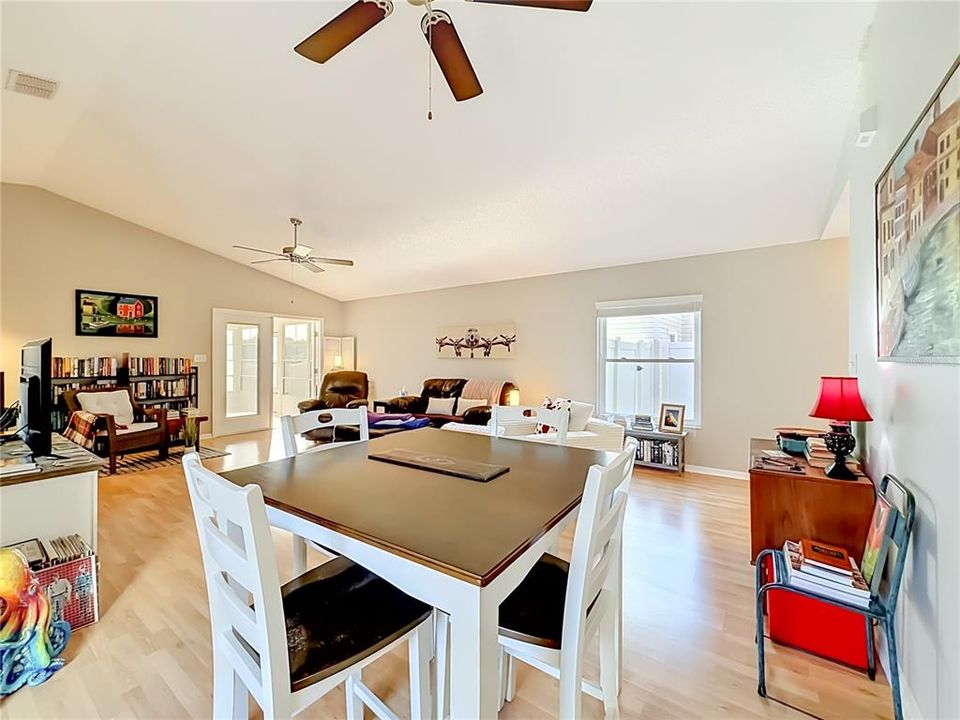Active With Contract: $245,000 (2 beds, 2 baths, 1289 Square Feet)