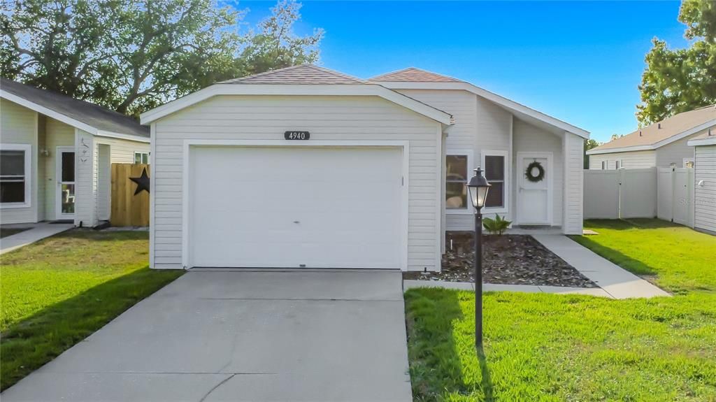 Active With Contract: $245,000 (2 beds, 2 baths, 1289 Square Feet)